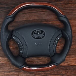 Анатомический руль с центральной частью и подогревом на Land Cruiser 100,120 со вставками «рыжее дерево, темное»