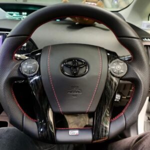 Анатомический руль c центральной частью без подогрева красная нить на Toyota Prius 30, Aqua, Alpha