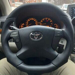 Анатомический руль без центральной части, подогрева, шильдика черная нить на Toyota Avensis