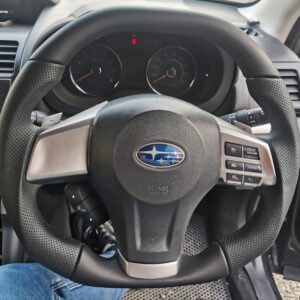 Анатомический руль c подогревом на с Subaru  черные нитки