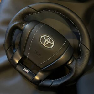 Анатомический руль с центральной частью и подогревом серая нить на Toyota Prius 30, Aqua, Alpha