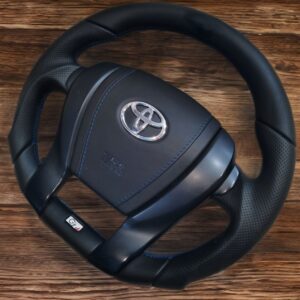 Анатомический руль с центральной частью и подогревом синяя нить на Toyota Prius 30, Aqua, Alpha